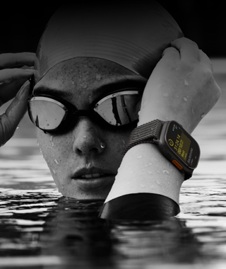 Ultra 2 am Handgelenk einer Schwimmerin im Pool
