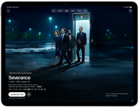 iPad Air, Vorderansicht, das Display zeigt Severance in der Apple TV App
