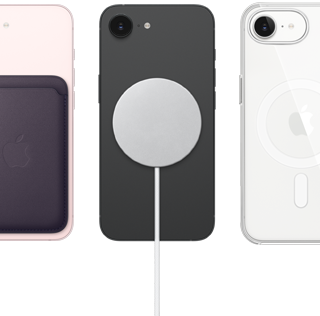 iPhone 17e, Rückseite, Farbe Hellrosa, Feingewebe Wallet mit MagSafe angebracht, iPhone 17e, Rückseite, Farbe Schwarz, MagSafe Ladegerät angebracht, iPhone 17e, Rückseite, Farbe Weiß, Clear Case mit MagSafe angebracht