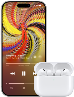AirPods Pro 3 in MagSafe Ladecase, iPhone 17 Pro, Apple Music spielt Everybody Laughs von David Byrne und Ghost Train Orchestra