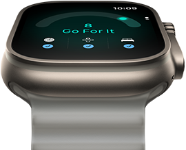 Apple Watch Ultra 4, Titangehäuse, Farbe Natur, Tagesformwert 8, rechte Seitenansicht, Digital Crown, erhöhte Seitentaste, Ocean Armband, Farbe Halbtransparentes Grau