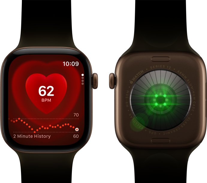 Zwei Apple Watch Series 12 Geräte, Aluminiumgehäuse, Farbe Dunkelbronze mit Sportarmband Oliv, eine zeigt die Herzfrequenz App, die andere das System zur Gesundheitserkennung auf der Rückseite der Watch mit grün leuchtenden LEDs