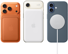 iPhone 17 Pro, Rückseite, Farbe Cosmic Orange, mit Silikon Case in der Farbe Siena und Feingewebe Wallet mit MagSafe in der Farbe Fuchsrot; iPhone Air, Rückseite, Farbe Wolkenweiß, mit MagSafe Batterie; iPhone 17, Rückseite, Farbe Nebelblau, mit Silikon Case in Farbe Maritimblau und MagSafe Ladegerät