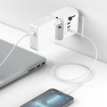 vonmaehlen-unity-one-reiseadapter-weiss-a-nr-uto00002-04-mcshark.jpg