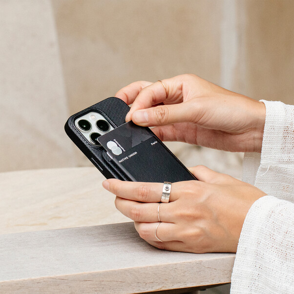 Sie sehen das Produktbild 03 von Native Union (Re)Classic magnetisches Wallet, schwarz Native Union (Re)Classic magnetisches Wallet, schwarz