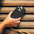 Sie sehen das Produktbild 04 von Native Union (Re)Classic Case für iPhone 15 Pro, schwarz > Native Union (Re)Classic Case für iPhone 15 Pro, schwarz >
