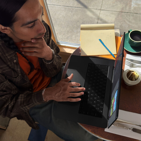 MacBook Pro 16" mit M3 Pro Chip 12-Core CPU und 18-Core GPU, 18GB, 512GB SSD, space schwarz>