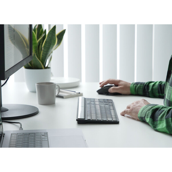 Targus EcoSmart Energieerfassende antimikrobielle Bluetooth Tastatur (DE), schwarz