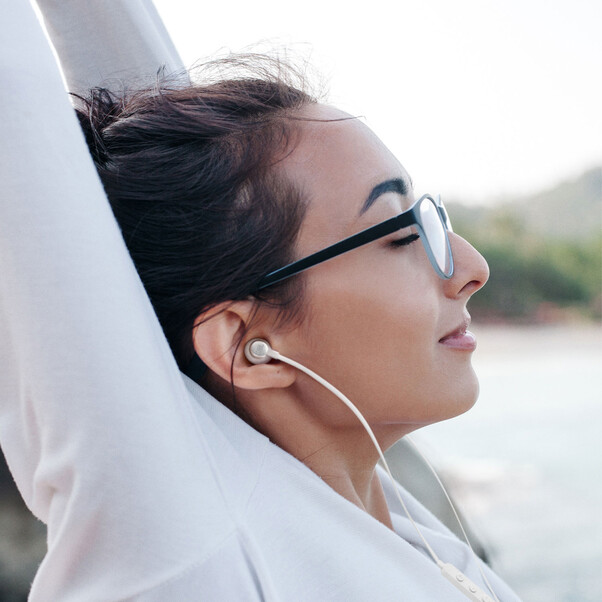 Sie sehen das Produktbild 02 von JBL TUNE305C, kabelgebundener USB-C In-Ear Kopfhörer, weiß JBL TUNE305C, kabelgebundener USB-C In-Ear Kopfhörer, weiß