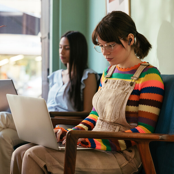 Sie sehen das Produktbild 09 von JBL Live Beam 3, kabelloser In-Ear Kopfhörer, schwarz JBL Live Beam 3, kabelloser In-Ear Kopfhörer, schwarz