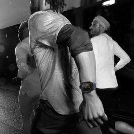 Apple Watch Ultra 2 GPS + Cellular, Titan schwarz, 49mm mit Ocean-Armband, schwarz>