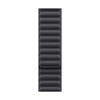 Sie sehen das Produktbild 01 von Apple Watch 46mm Armband mit Magnetverschluss, schwarz - S/M> Apple Watch 46mm Armband mit Magnetverschluss, schwarz - S/M>