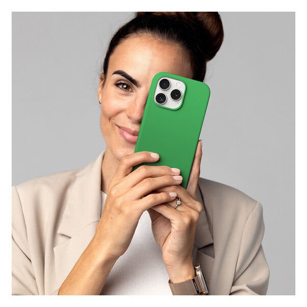 Sie sehen das Produktbild 02 von Vonmählen Silikon-Case für iPhone 16 Pro, grün Vonmählen Silikon-Case für iPhone 16 Pro, grün