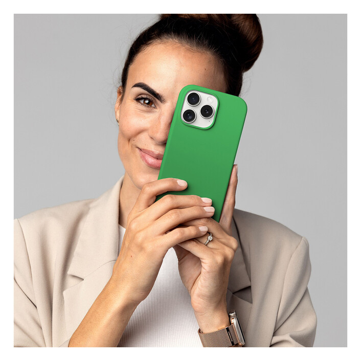 Sie sehen das Produktbild 02 von Vonmählen Silikon-Case für iPhone 16 Pro, grün Vonmählen Silikon-Case für iPhone 16 Pro, grün