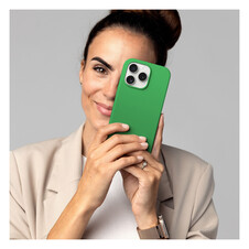 Sie sehen das Produktbild 02 von Vonmählen Silikon-Case für iPhone 16 Pro, grün Vonmählen Silikon-Case für iPhone 16 Pro, grün