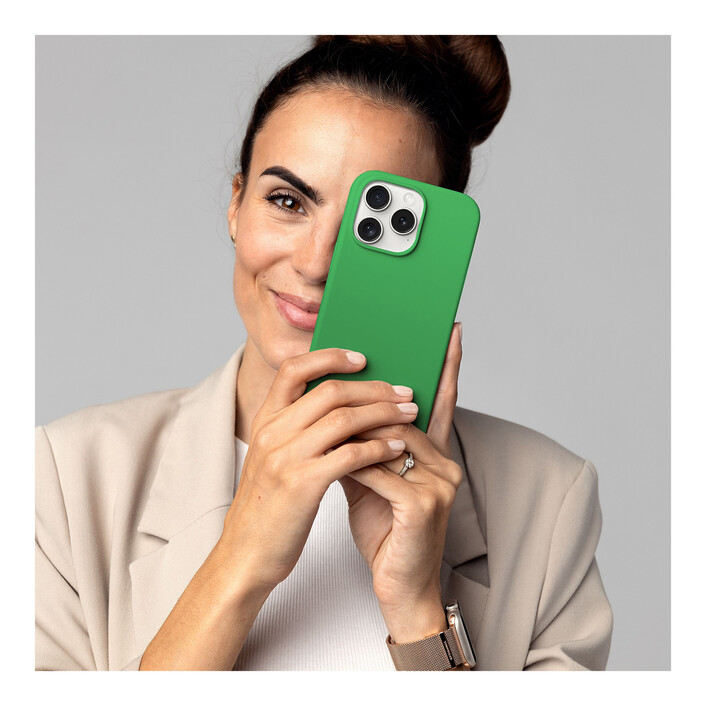 Sie sehen das Produktbild 02 von Vonmählen Silikon-Case für iPhone 16 Pro Max, grün Vonmählen Silikon-Case für iPhone 16 Pro Max, grün