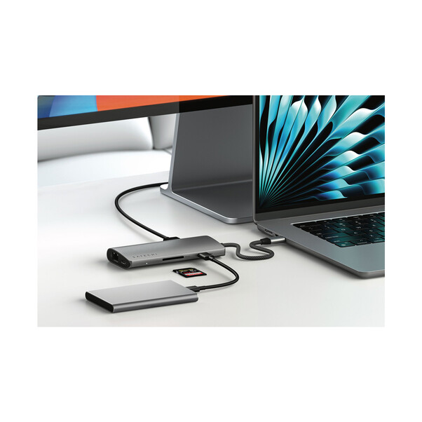 Sie sehen das Produktbild 05 von Satechi USB-C Multiport Adapter 8K mit Ethernet V3, space grau Satechi USB-C Multiport Adapter 8K mit Ethernet V3, space grau