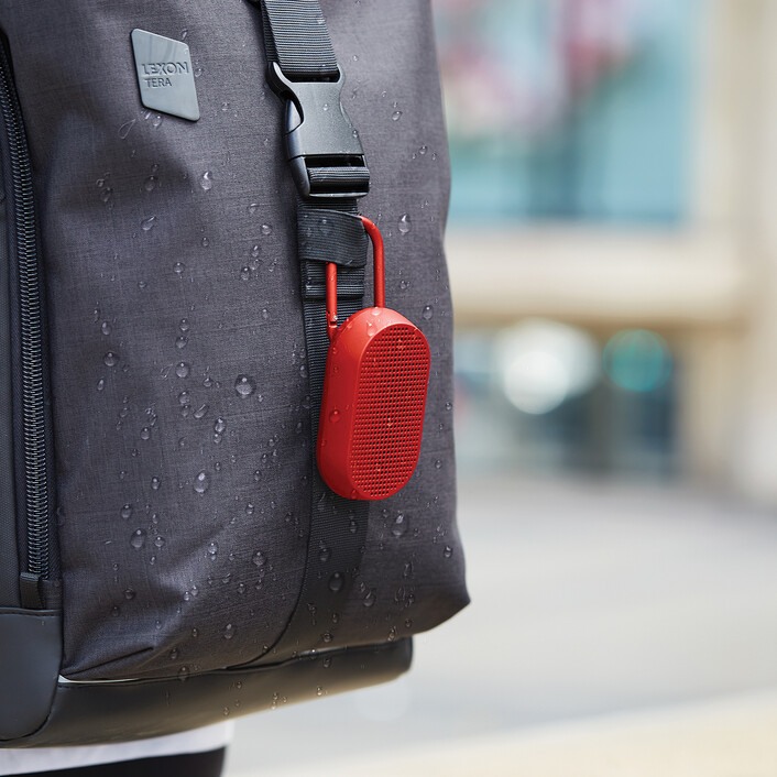 Lexon Mino T tragbarer Lautsprecher mit Karabiner, rot