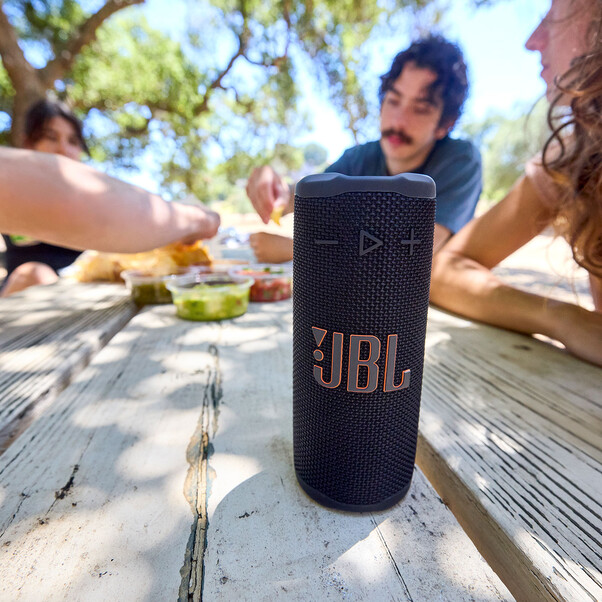 JBL Grip, kompakter Bluetooth-Lautsprecher, schwarz