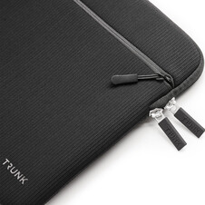 Sie sehen das Produktbild 03 von Trunk Textile Neopren Sleeve gerippt für MacBook Air/MacBook Pro 13" mit Tasche, schwarz Trunk Textile Neopren Sleeve gerippt für MacBook Air/MacBook Pro 13" mit Tasche, schwarz