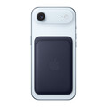 Sie sehen das Produktbild 04 von iPhone Feingewebe Wallet mit MagSafe – Fuchsrot iPhone Feingewebe Wallet mit MagSafe – Fuchsrot